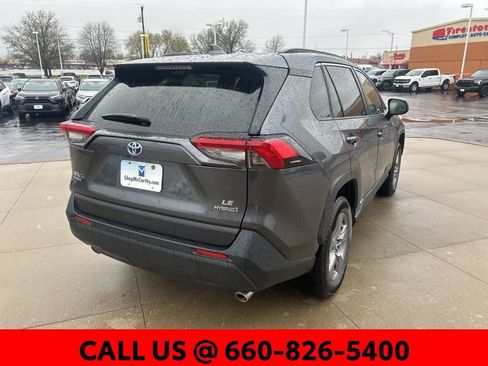 Used 2022 Toyota RAV4 LE image 8