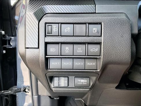 Used 2025 Toyota Tacoma TRD Pro AWD/4WD image 33