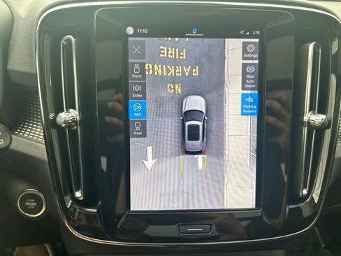Certified 2025 Volvo XC40 B5 Plus AWD/4WD image 25