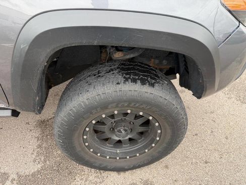 Used 2016 Toyota Tacoma TRD Off-Road w/ Premium & Technology Package AWD/4WD image 53