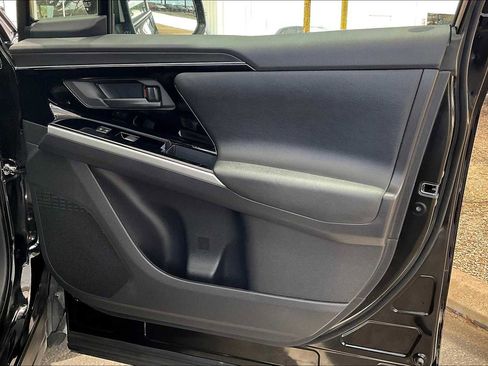 Used 2023 Toyota bZ4X XLE image 22