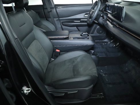 Used 2023 Nissan Ariya AWD image 33