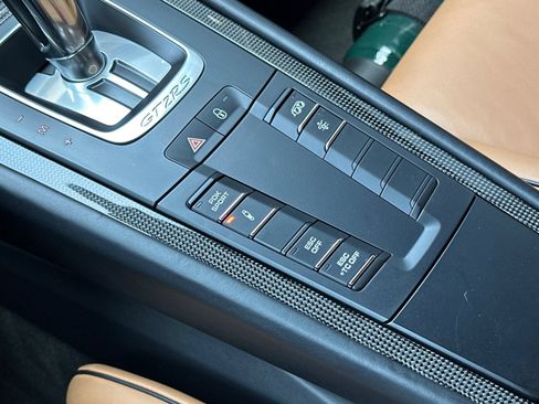 Certified 2018 Porsche 911 GT2 RS RWD image 24