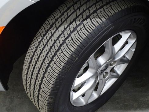 Used 2024 Chrysler Pacifica Touring-L image 41