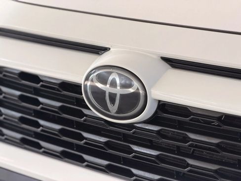 Used 2020 Toyota RAV4 XLE AWD/4WD image 9