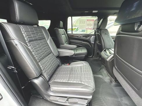 Used 2024 Cadillac Escalade ESV Sport Platinum w/ LPO, ONYX Package AWD/4WD image 28