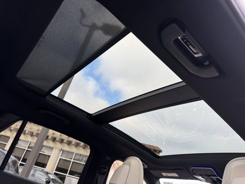 Used 2026 Mercedes-Benz GLC 300 image 7