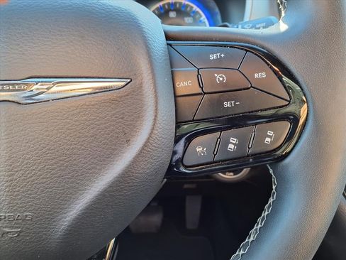 Used 2022 Chrysler Pacifica Touring w/ S Appearance Package image 8