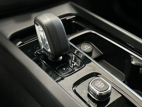 Certified 2023 Volvo XC60 B5 Plus image 18