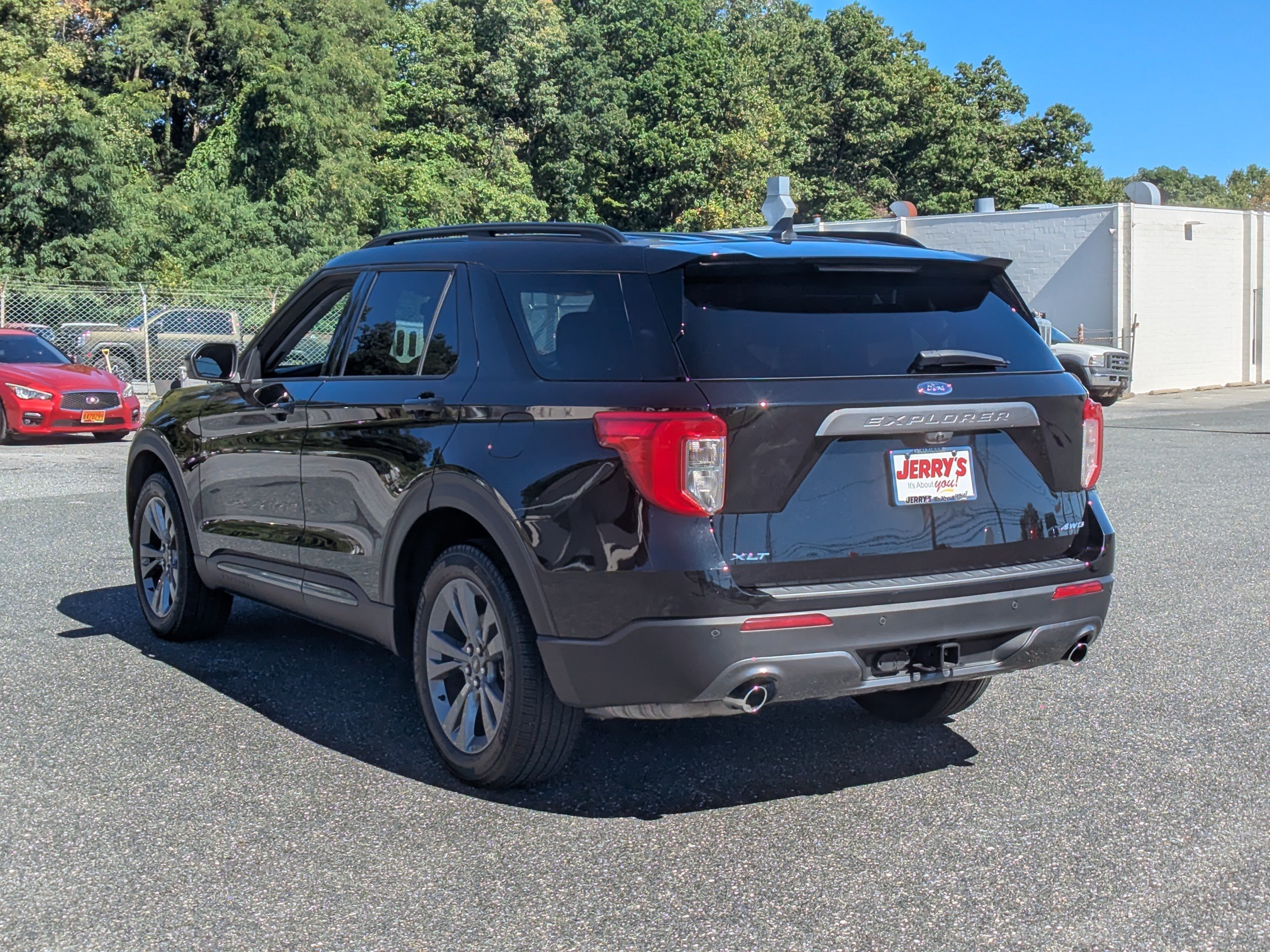 Used 2023 Ford Explorer XLT w/ Equipment Group 202A AWD/4WD image 6