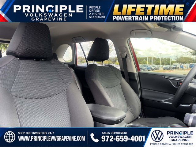 Used 2019 Toyota RAV4 LE FWD image 24