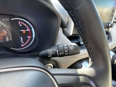 Used 2022 Toyota RAV4 Limited image 32