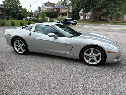 Used 2005 Chevrolet Corvette Coupe w/ Preferred Equipment Group RWD image 11