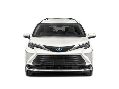 Used 2025 Toyota Sienna LE FWD image 4