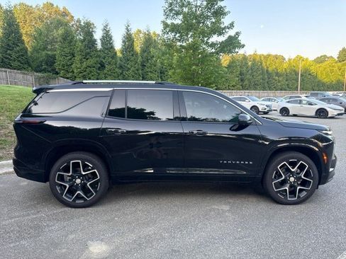 Used 2025 Chevrolet Traverse High Country FWD image 8