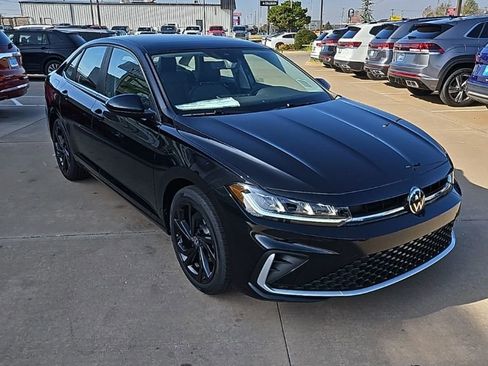 New 2026 Volkswagen Jetta SE FWD image 3