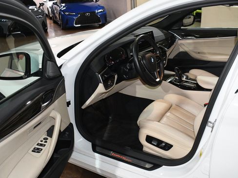 Used 2020 BMW 530i w/ Premium Package RWD image 45