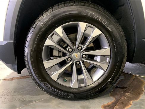 Used 2026 Chevrolet Equinox LT AWD/4WD image 9