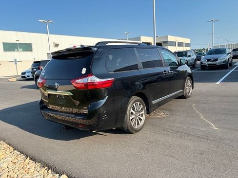 Used 2018 Toyota Sienna Limited Premium AWD/4WD image 10