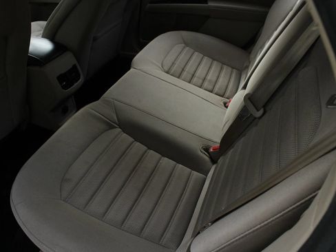 Used 2018 Ford Fusion SE FWD image 19