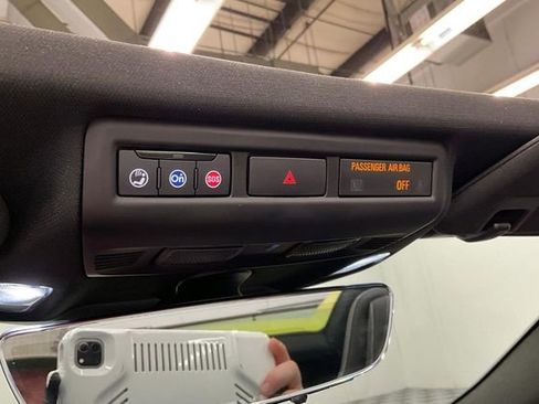 Used 2022 Chevrolet Corvette Stingray Convertible w/ Z51 Performance Package image 40