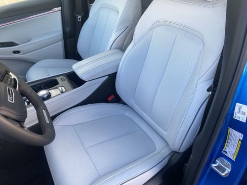 Used 2025 Jeep Wagoneer S Limited image 11