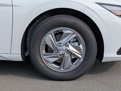 New 2026 Hyundai Elantra SE image 7