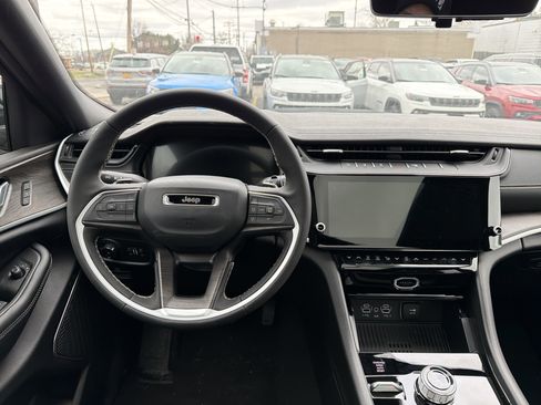 New 2026 Jeep Grand Cherokee L Limited AWD/4WD image 12
