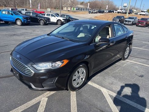 Used 2019 Ford Fusion S image 3