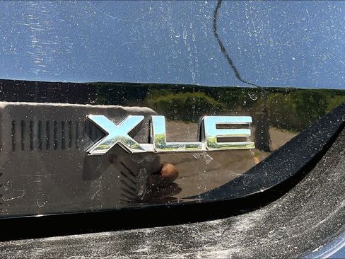 Used 2023 Toyota Highlander XLE AWD/4WD image 10