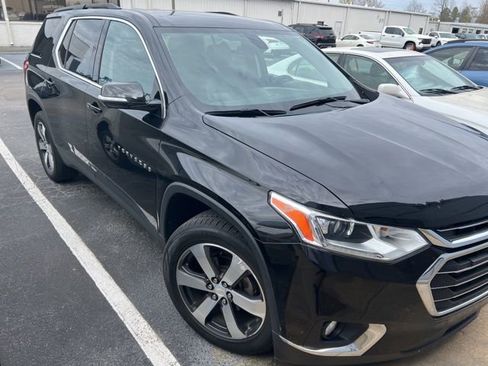 Used 2020 Chevrolet Traverse LT w/ LT Premium Package image 5