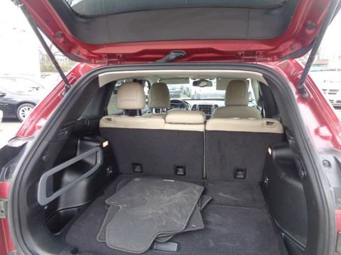 Used 2017 Jeep Cherokee Limited image 11