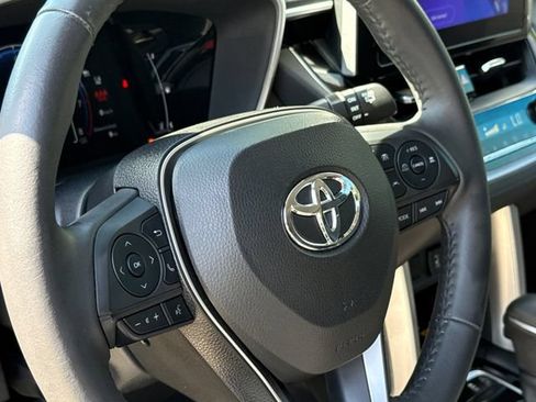 Used 2023 Toyota Corolla Cross XLE w/ Convenience Package FWD image 29