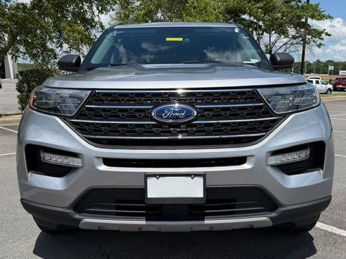 Used 2023 Ford Explorer XLT w/ Equipment Group 202A AWD/4WD image 2