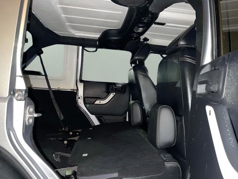 Used 2014 Jeep Wrangler Unlimited Sahara image 18