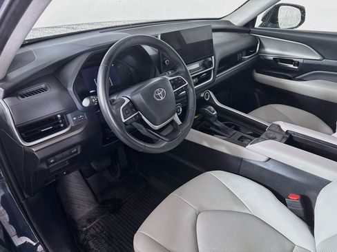 Certified 2025 Toyota Grand Highlander FWD image 9