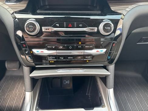 Used 2022 Ford Explorer Limited w/ Equipment Group 301A AWD/4WD image 28