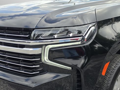 Used 2024 Chevrolet Suburban LT RWD image 38