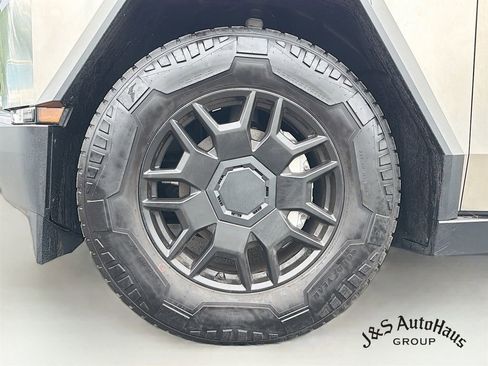 Used 2024 Tesla Cybertruck Cyberbeast AWD/4WD image 39