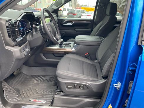 Used 2023 Chevrolet Silverado 1500 LT Trail Boss w/ LPO, Dark Essentials Package image 9