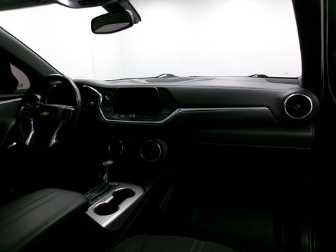 Used 2020 Chevrolet Blazer LT image 3