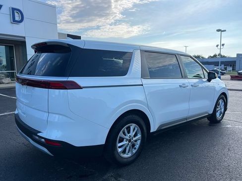 Used 2023 Kia Carnival LX FWD image 8