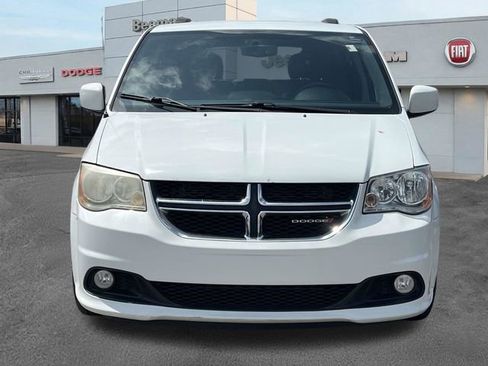 Used 2017 Dodge Grand Caravan SXT w/ Driver Convenience Group FWD image 2