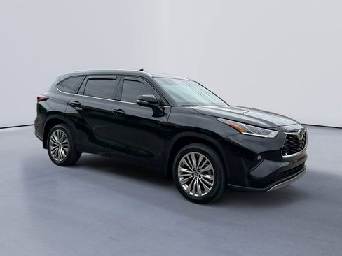 Used 2024 Toyota Highlander Platinum AWD/4WD image 1
