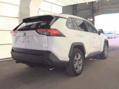 Used 2024 Toyota RAV4 LE AWD/4WD image 5