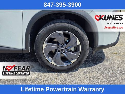 Used 2025 Nissan Rogue SV FWD image 9