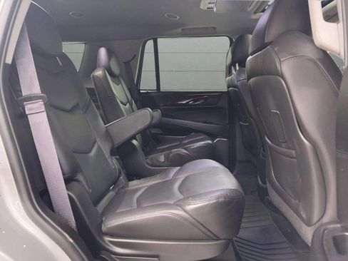 Used 2015 Cadillac Escalade Premium image 22