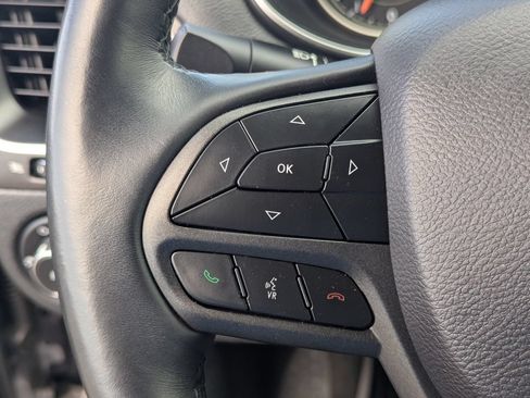 Used 2019 Jeep Cherokee Trailhawk w/ Cold Weather Group AWD/4WD image 20