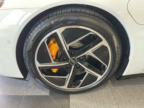 Used 2024 Audi RS e-tron GT w/ Carbon Performance Package AWD/4WD image 20