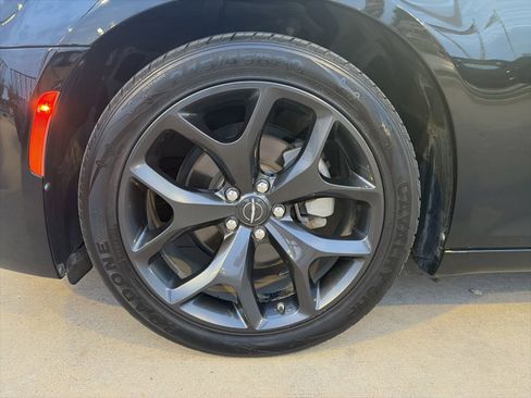 Used 2023 Chrysler 300 Touring w/ Sport Appearance Package RWD image 9